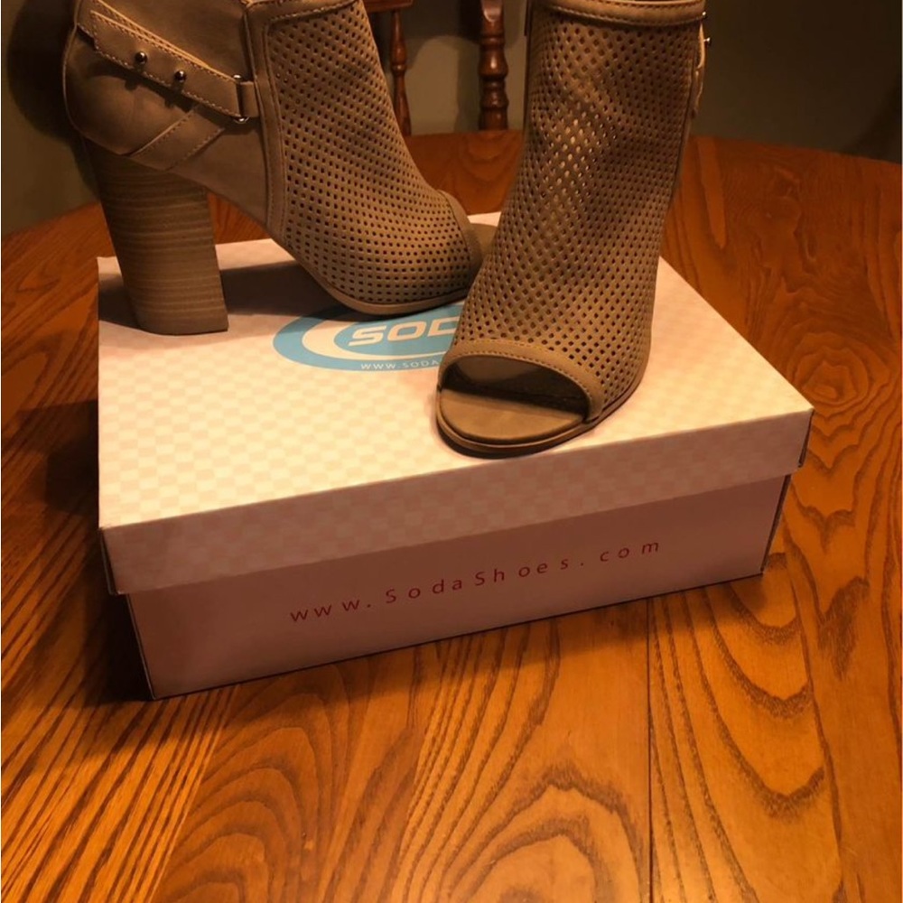 Soda chunky heels used once like new